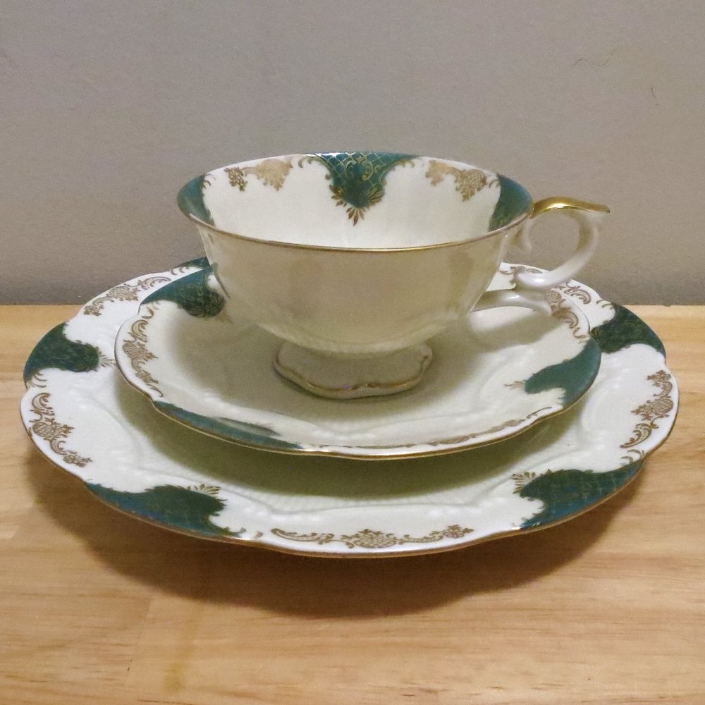 Schumann Bavaria Teacup Trio Set White Green Gold Germany 1918-1929
